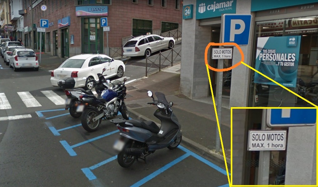 Imagen de la zona de estacionamientos para motos.